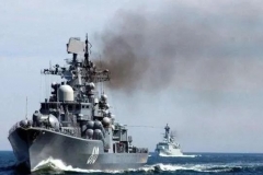 30年后再次受辱！美军舰强入海峡，大国强势回应予以反击