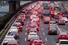 跟车距离低于50米罚款100元，你有信心不被罚吗？