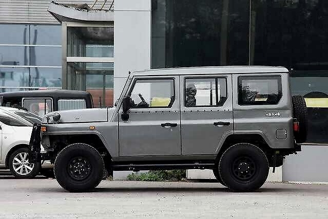 BJ 212终于“听劝”！换硬顶+独立悬挂，增液晶仪表+胎压监测