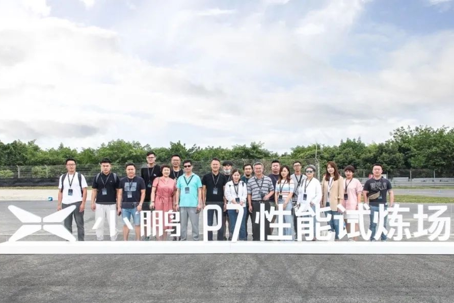 热门试驾丨敢与特斯拉争锋的小鹏P7，实力有多强悍？