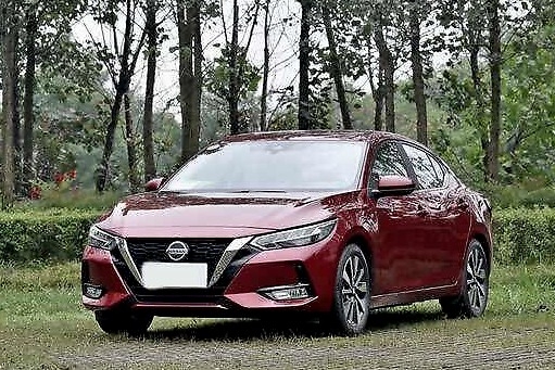 原厂内置行车记录仪的合资A级车，顶配不到15万，配CVT油耗4.9L