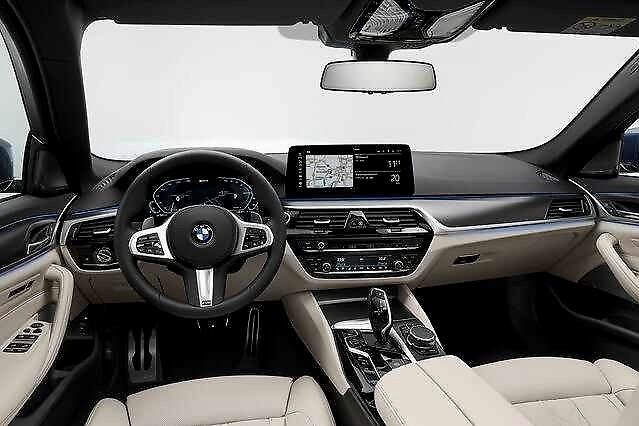 新款宝马5系亮相，颜值、科技、动力三不误