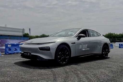 试驾｜赛道体验小鹏P7，配置暂且不谈，这纯电大马力后驱，我香了