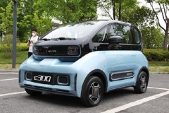 自动驾驶辅助+科幻选装包，现在的微型车没点新东西都不敢出来混了