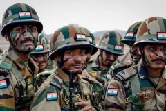 莫迪终于露出杀气，大批士兵突然调转枪口，矛头直指头号对手