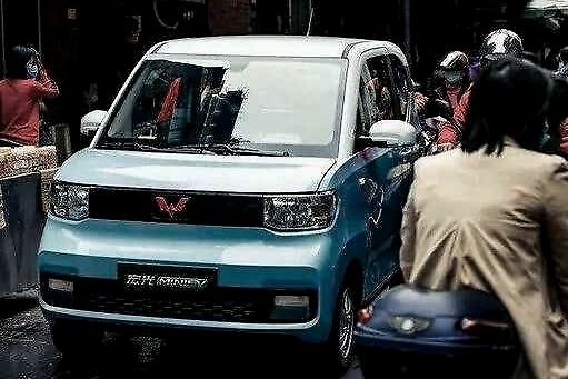 正面刚老年代步车，MINI EV想革了谁的命