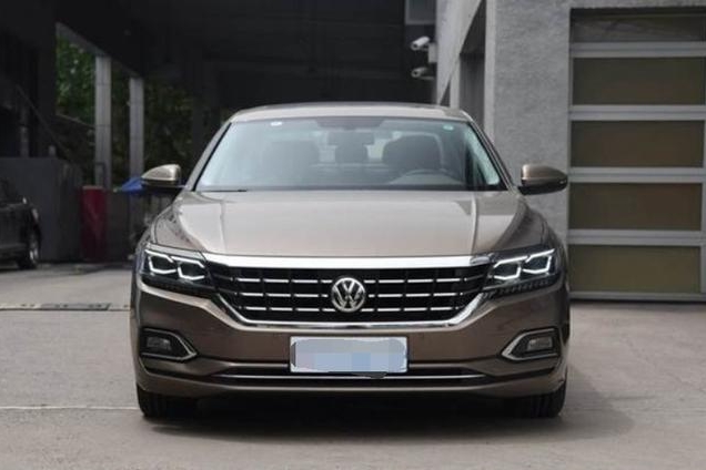 雅阁劲敌，帕萨特车长快5米，入华20年无人不知，搭智慧车联