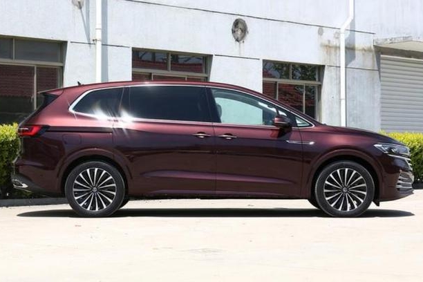 大众又出奇招，高端商务MPV威然上市，比GL8更优秀，28.98万起步