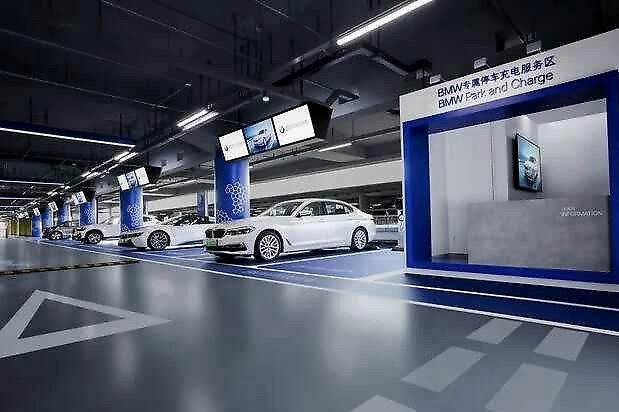 双拳出击！宝马布局新能源市场，预计明年交付100万辆纯电动车