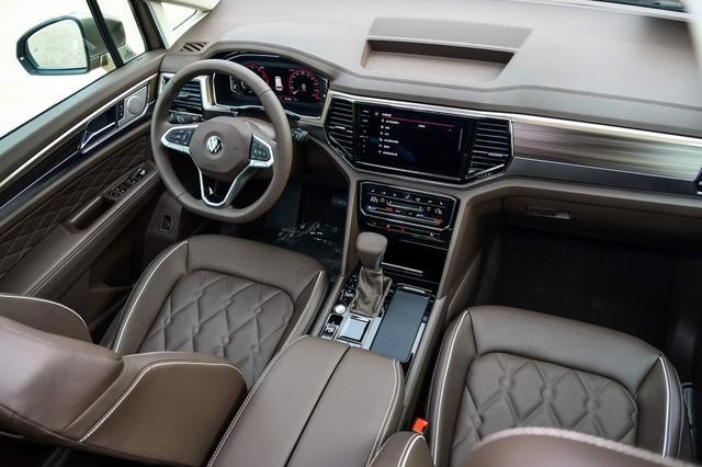 做豪华真得看大众，威然顶配不到40万，堪称近年最有诚意之作