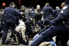 美国确诊188万，比疫情更可怕的事发生了，美民众：中国请救救我们