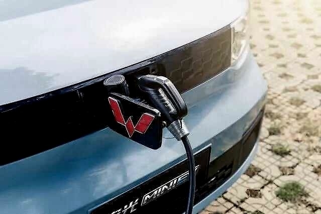 国人不爱K-Car？2.98万起的五菱纯电小车，订单已破万