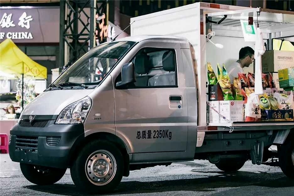 五菱荣光翼开启售货车上市，长安欧尚X5发布预告图...丨今日车闻