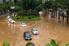 暴雨致使数万台车辆受损，谁来赔偿？