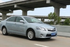 品质如初，性能如初，一台十年老车绝不会有的样子，除非它是双擎混动