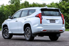 20多万买进口帕杰罗·劲畅，当年旗舰硬派SUV为何沦落至此？