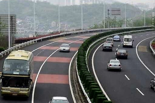 经常跑高速应该买什么车？有4种车最好不要买，买了之后很难受