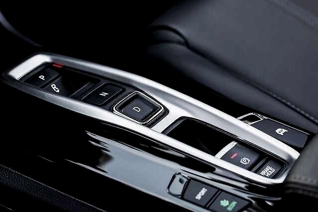 还买什么卡罗拉双擎，凌派锐·混动上市，13.98万起售