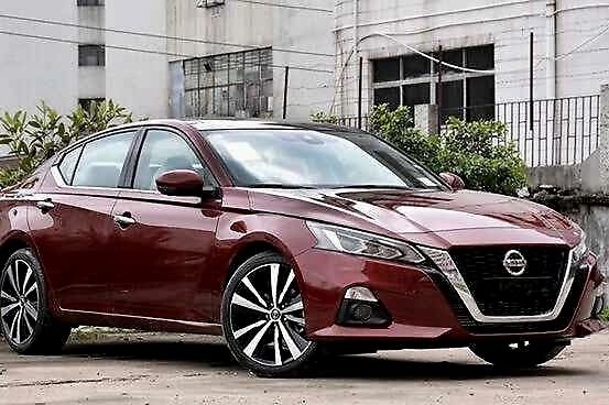 B级车大PK，为何多达2-3万元优惠的天籁还卖不过凯美瑞？