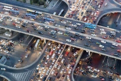 雷诺卖楼、大众期待政府帮助，今年车企真的很难