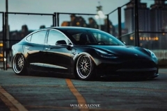 女车主的特斯拉Model 3，改装后也可以很帅