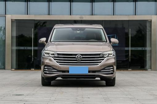 比GL8豪华，越级配置，上汽大众威然售价28万起，当标杆很轻松