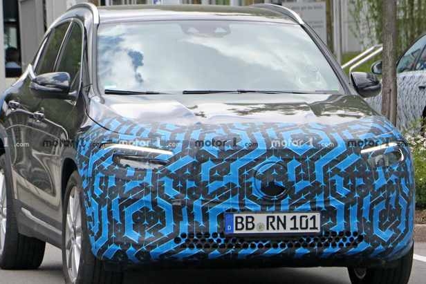 奔驰EQA最新谍照 伪装减少 提供多种动力/续航