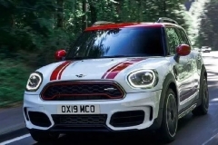 5秒7破百！买MINI JCW COUNTRYMAN上赛道的都啥家庭？