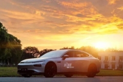 中国纯电性能轿跑敢与Model 3一较高下，试驾小鹏P7