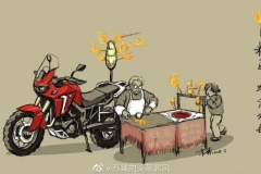 用大排摩托车摆地摊，原来是这么应景