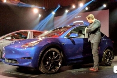 “平平无奇”古天乐？哦不，是Model Y