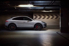 轱辘日报|保时捷发布最强卡宴，小鹏P7辅助驾驶功能延期交付，国内首款L4级别无人车下线