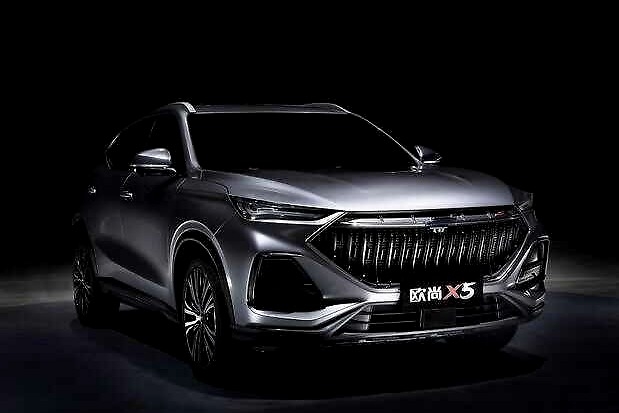 聚焦2020第一场大型车展，长安欧尚X5全球首秀重庆，设计直指年轻