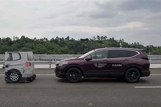 帕萨特：别再抓着我不放了，视频曝光，皓影中保研碰撞A柱也弯了