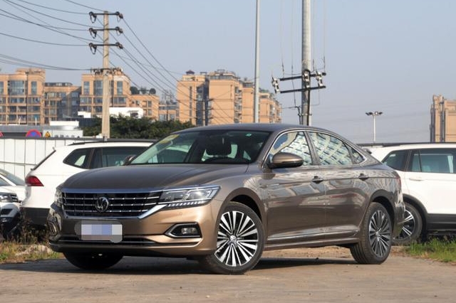 大众帕萨特又火了，2.0T+2871mm轴距，月销破1.5万，配置实在高