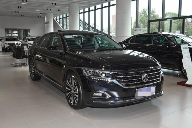 领跑中型轿车市场，帕萨特五星安全，更加智能月销超凯美瑞