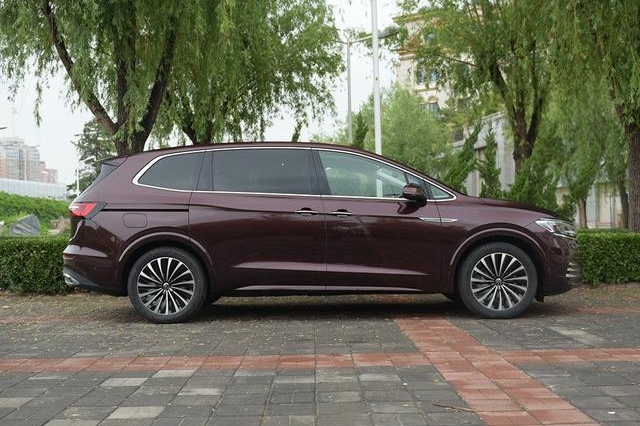 大众威然座椅堪比头等舱，价格不到四十万，别克GL8慌不慌？