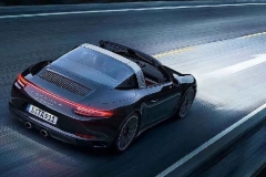 149.9万起，经典复古全景玻璃车顶的911来袭