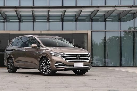 从不减配的合资车，顶配不到40万，大众威然如何威胁到埃尔法？