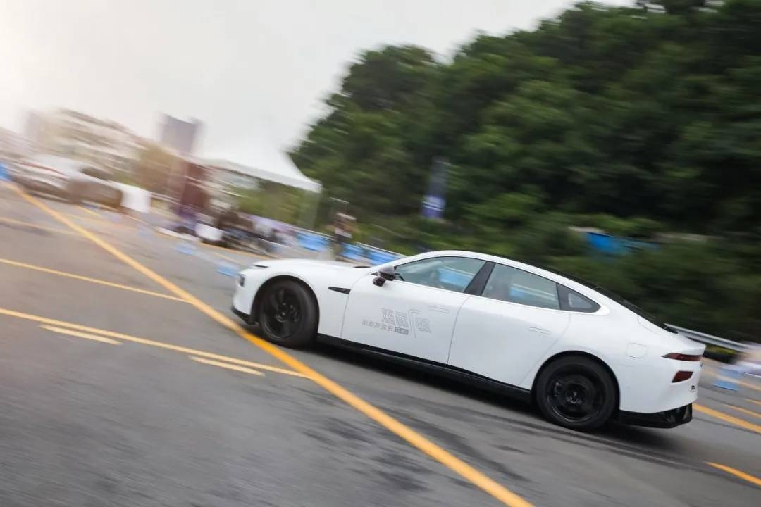 小鹏P7：一款有格调的新能源车是怎样的？