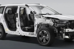 有中保研优秀认证还不够，广汽菲克Jeep专属解剖车在4S店“掏芯”给你看