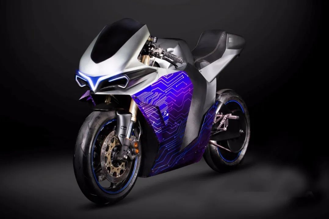 两轮电摩EMULA，这可能是最像燃油摩托车的电动摩托车