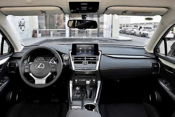 从来不打折的雷克萨斯，如今也降价了，NX现优惠1.8万，还买BBA？