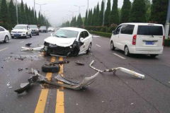 万一撞到豪车，赔付金额超过三者险，保险公司会怎么算？