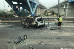惊险！北京一轿车自燃后爆炸，这4人救了两条命