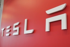 还要降价？国产磷酸铁锂版Model 3获批