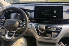 上汽荣威iM8实车曝光 延续概念车设计 内饰配电子换挡杆