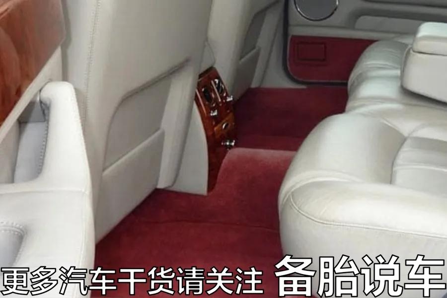 为什么车子后排地板会凸起，里面是什么