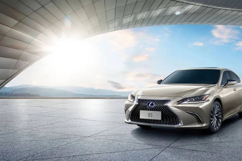 越级之争，君越艾维亚与雷克萨斯ES究竟谁更豪华？