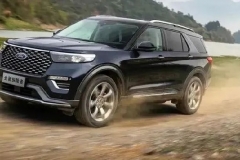 不避大众途昂锋芒，30.98万起售，福特探险者凭啥这么“自信”？